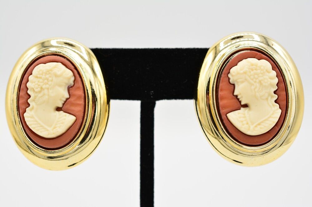 Vintage Cameo Clip On Earrings Lightweight Resin Clay Gold Chunky 1980s BinAA